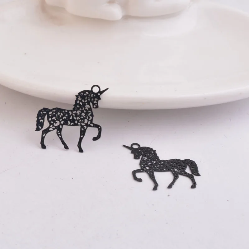 50 Stück AC9435 23*21mm KC Goldfarben und versilberte zarte hohle Einhorn-Anhänger für Ohrringe, Halsketten und Anhänger. – Detail 11