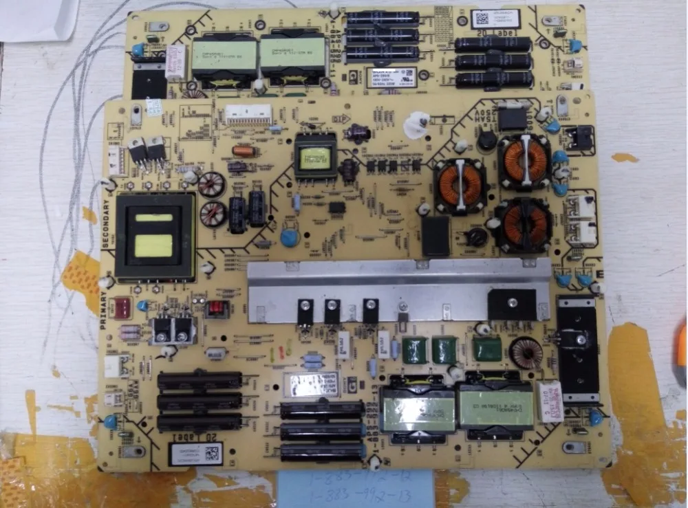 Due Tipi di Interfaccia 1-883-922-12 1-883-922-13 1-883-922-14 APS-299 power supply board per KDL-60EX720 T-CON