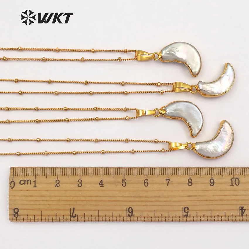 

WT-JN033 Open Moon Shape Freshwater Pearl With Gold Trim Pendant 18 Inch Gold Layer Link Chain Women Vogue Necklace