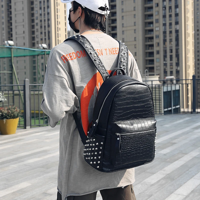 Fashion rivets men backpack Large capacity Crocodile pattern man laptop backpack 15.6 Casual Travel bag pu leather Bagpack black