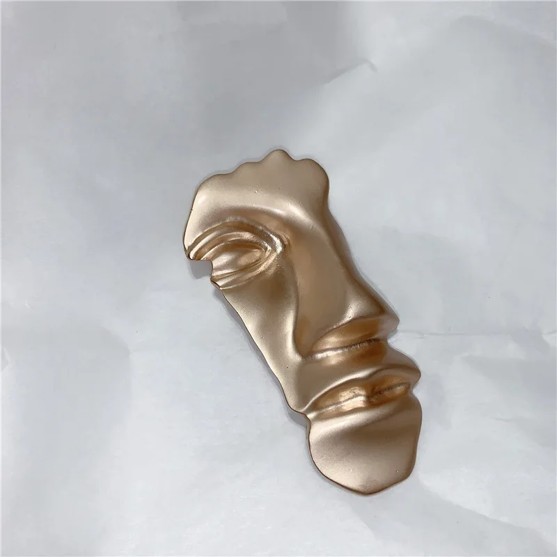 Rongho Vintage metal mask Brooches for women gold face pins femme brooch hyperbole pin jewelry