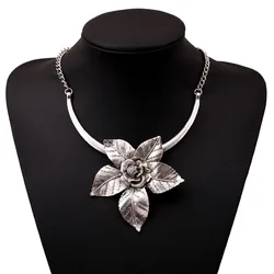 2021 New Fashion Vintage Alloy Necklace For Women Retro Gold/Silver Plated Big Flower L Pendant Necklace Choker Necklaces XLL110