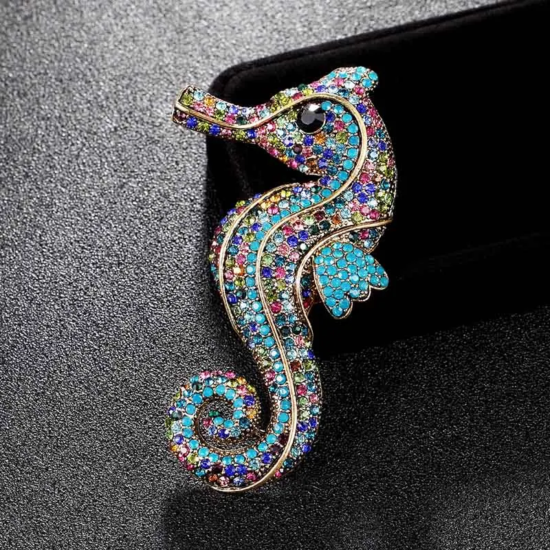 

Kawaii Bow Seahorse Animal Brooch For Men Colar Masculino Vintage Broache Fashion Rhinestone Crystal Hats Accessories Hijab Pin