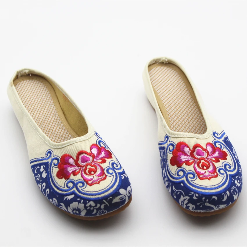 Cresfimix women fashion biege floral printed dance shoes lady cute chinese traditional embroidery flat shoes female shoes a280