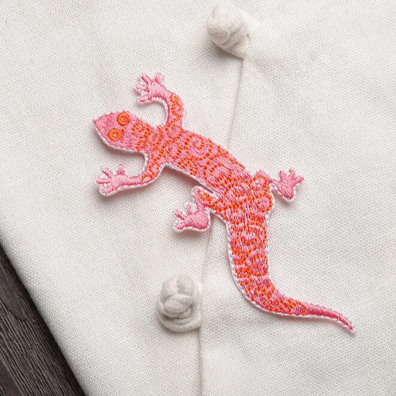 1 Pcs Pink Gecko Embroidered Patch For Clothing Iron on Fabric Badge Garment Personality DIY Decoration Accessories