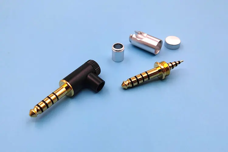 Enchufe para auriculares de 4,4 mm Salida equilibrada en forma de L curvada de 5 polos