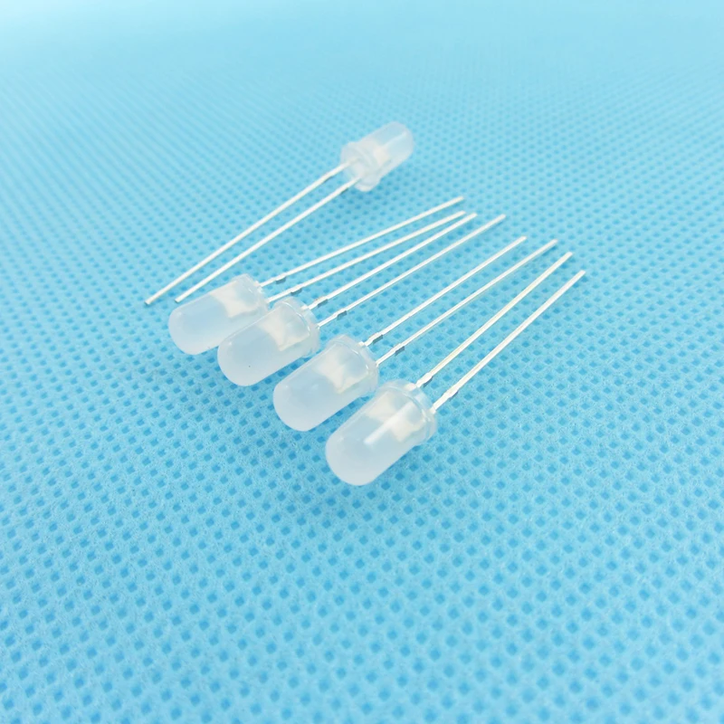 100 pz/lotto 5mm Giallo LED Rotondo Diodo Emettitore di Luce Diffuso Foggy Ultra Luminoso Lampada Bead Plug-in Kit FAI DA TE Grandangolo DIP