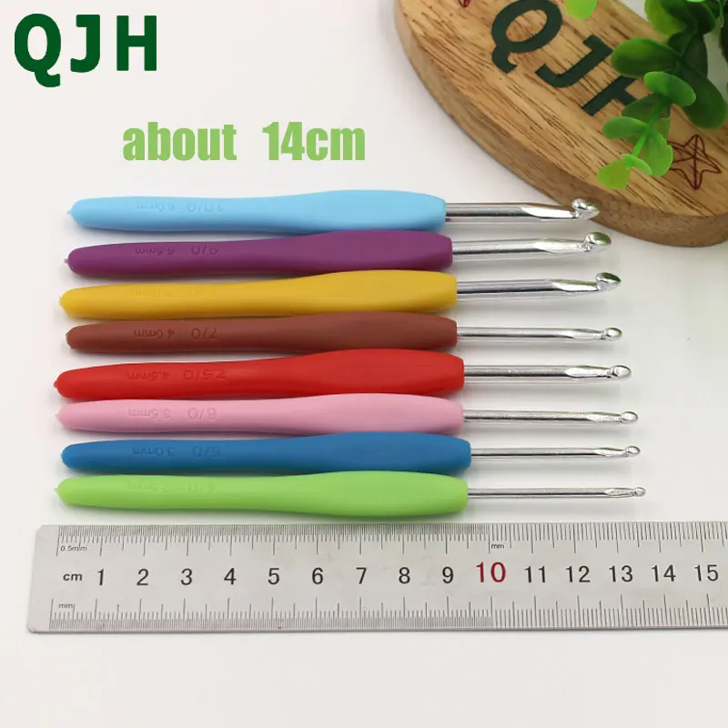 QJH Brand 2017 New 8pcs Soft Handle Rainbow Weave Crochet Hook knitting Needle Tool 2.5-6.0mm DIY Sweater Weaving Tool Needle011