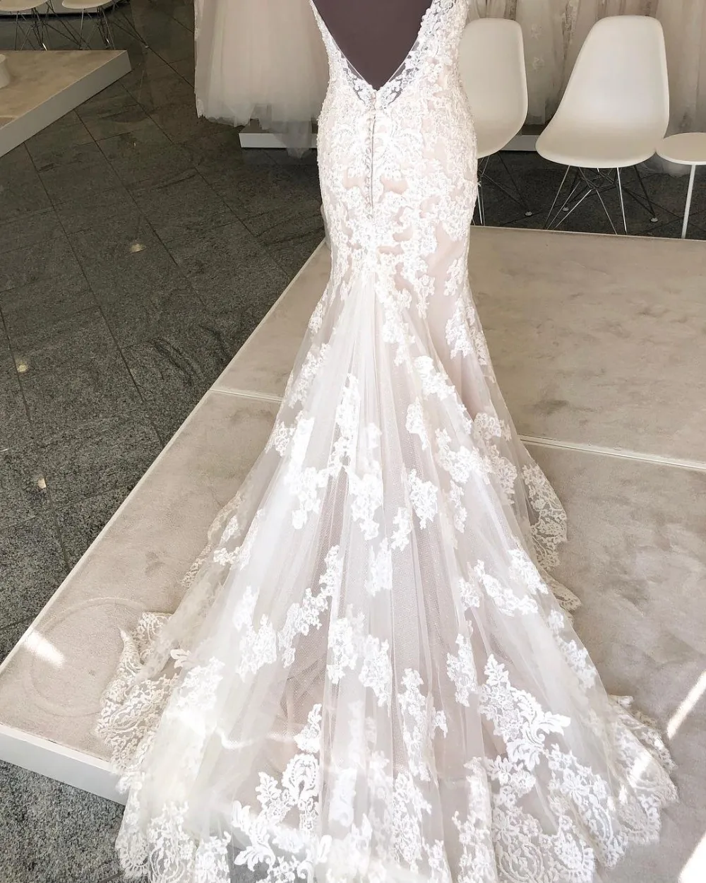 2019 abiti da sposa bohémien cinghie di Spaghetti Appliques di pizzo abiti da sposa su misura Sweep Trian abito da sposa a sirena