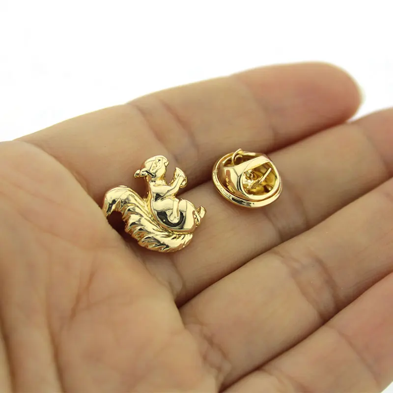 1Pc Vintage Little Squirrel Brooch, Cute Pins And Brooches For Women 6 Colors Available Fashion Jewelry Natural Love