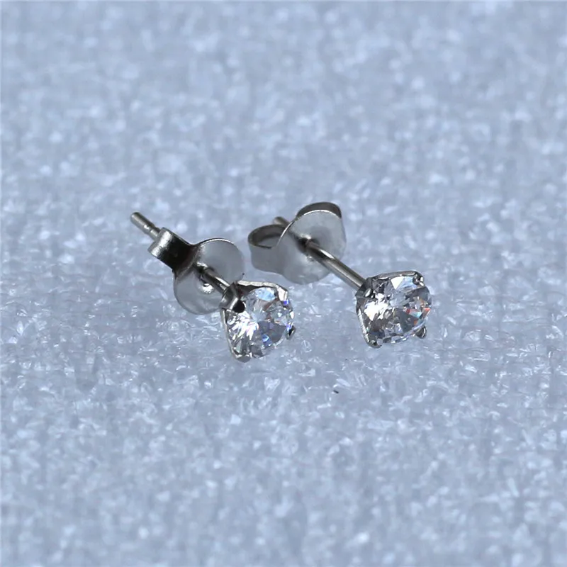 Titanium With 4mm Clean Zircon Round Stud Earrings 316L Stainless Steel IP Planting No Fade No Allergy