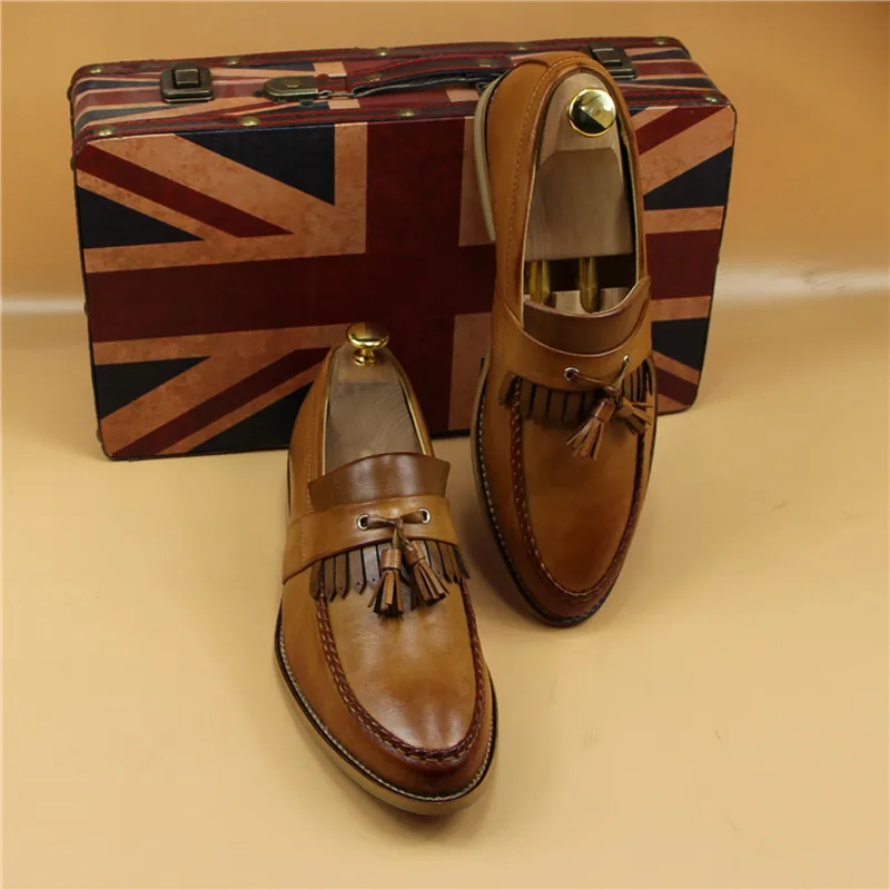 New Trend Men Fashion Tassel Decorated Leather Loafers British Style Vintage Slip On Leather Moccasins Flats Men Oxford Shoes