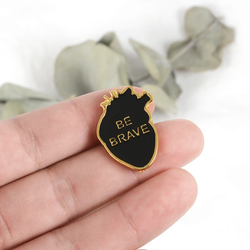 Freiheit Herz Emaille Pin Sternen Herz Mutig Katzen Blutrünstiger Umarmung Broschen Tasche Kleidung Revers Pin Abzeichen Schmuck Geschenk Arzt – Detail 7