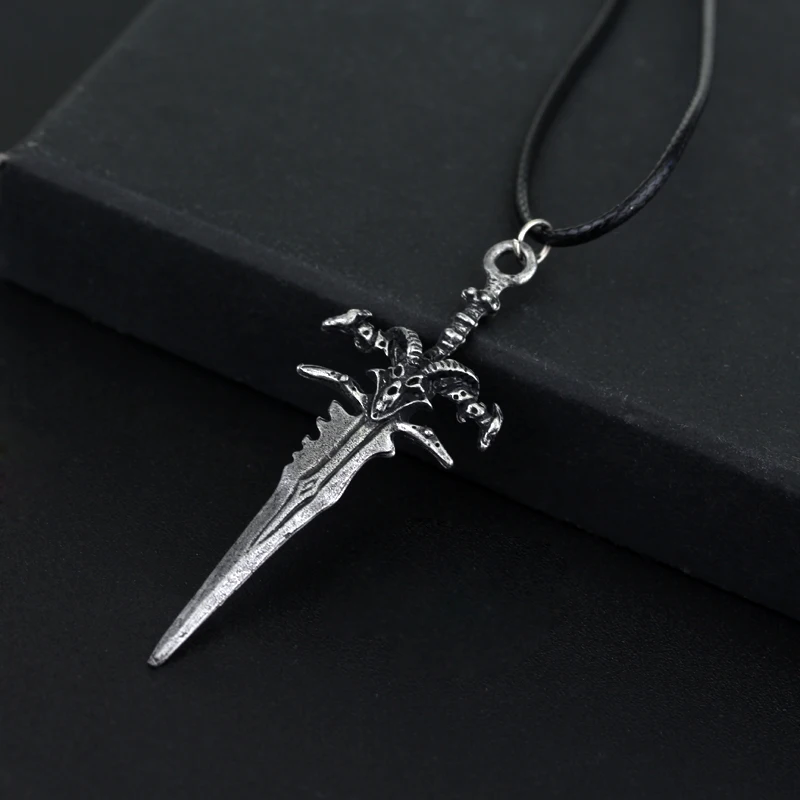 dongsheng Hot Game Warcraft Alsace Sword Pendants Necklace Vintage Frostmourne Alloy Weapon Pendant Jewelry Gifts for Men