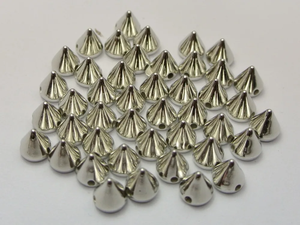 200 ton metalik kaya Punk Spike perçin akrilik konik damızlık boncuk (6X 6mm/gümüş)