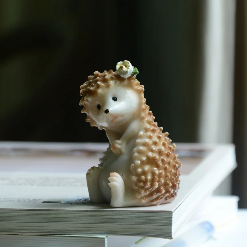 Resin Cute Little Hedgehog Refrigerator Stickers Home Living Room Figurines Crafts Hotel Office Desktop Furnishing Decoration