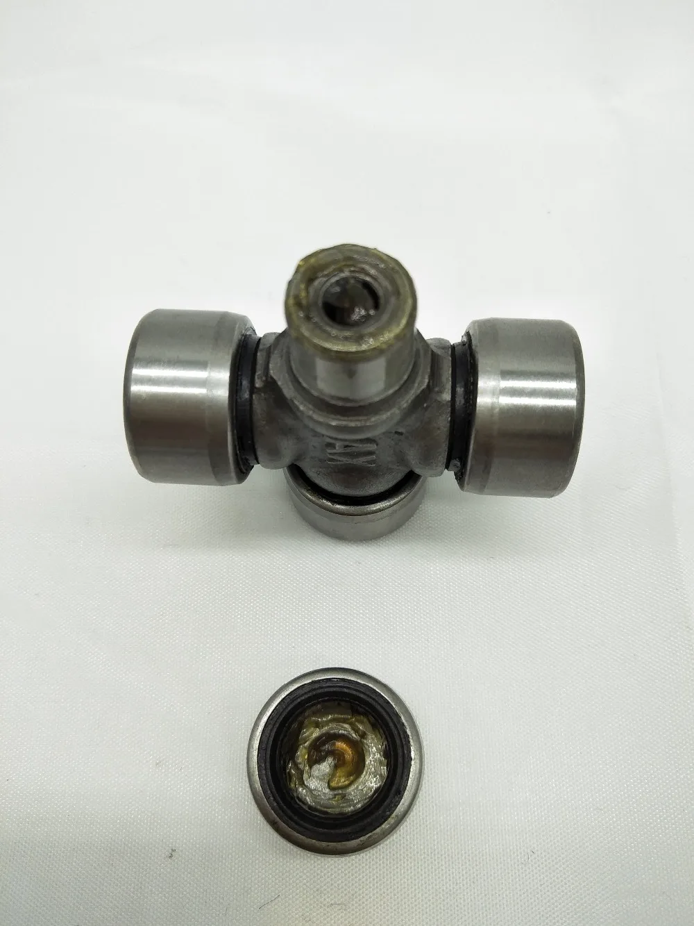 A165 19x44 Size Cross Bearing Thermostable Cardan Bearing Auto Part Universal Joint With Bearing Universal Joints Crucetas Joint