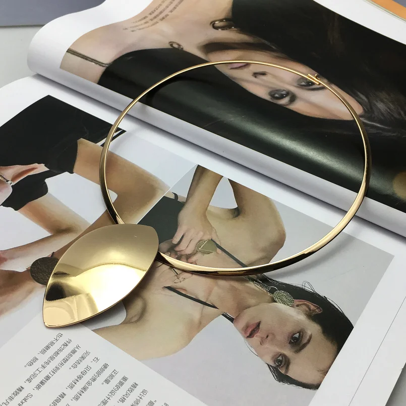 Punk Metal Geometric Torques Chokers Necklaces For Women Oval Shiny Alloy Statement Collar Necklace Jewelry Accessories UKEN
