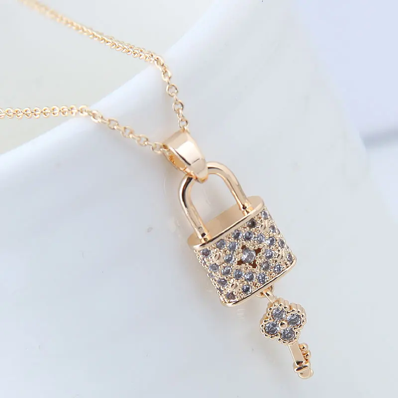 Fashion Rhinestone Choker Necklaces women colier femme Shiny Silver and gold Color Lock Custom Name Necklaces