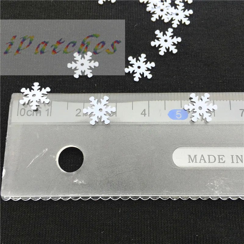 100pcs/lot 10mm Snowflake PVC Sequins With 1 Center Hole Christmas Gift DIY Clothes Navidad Ornaments White Snow