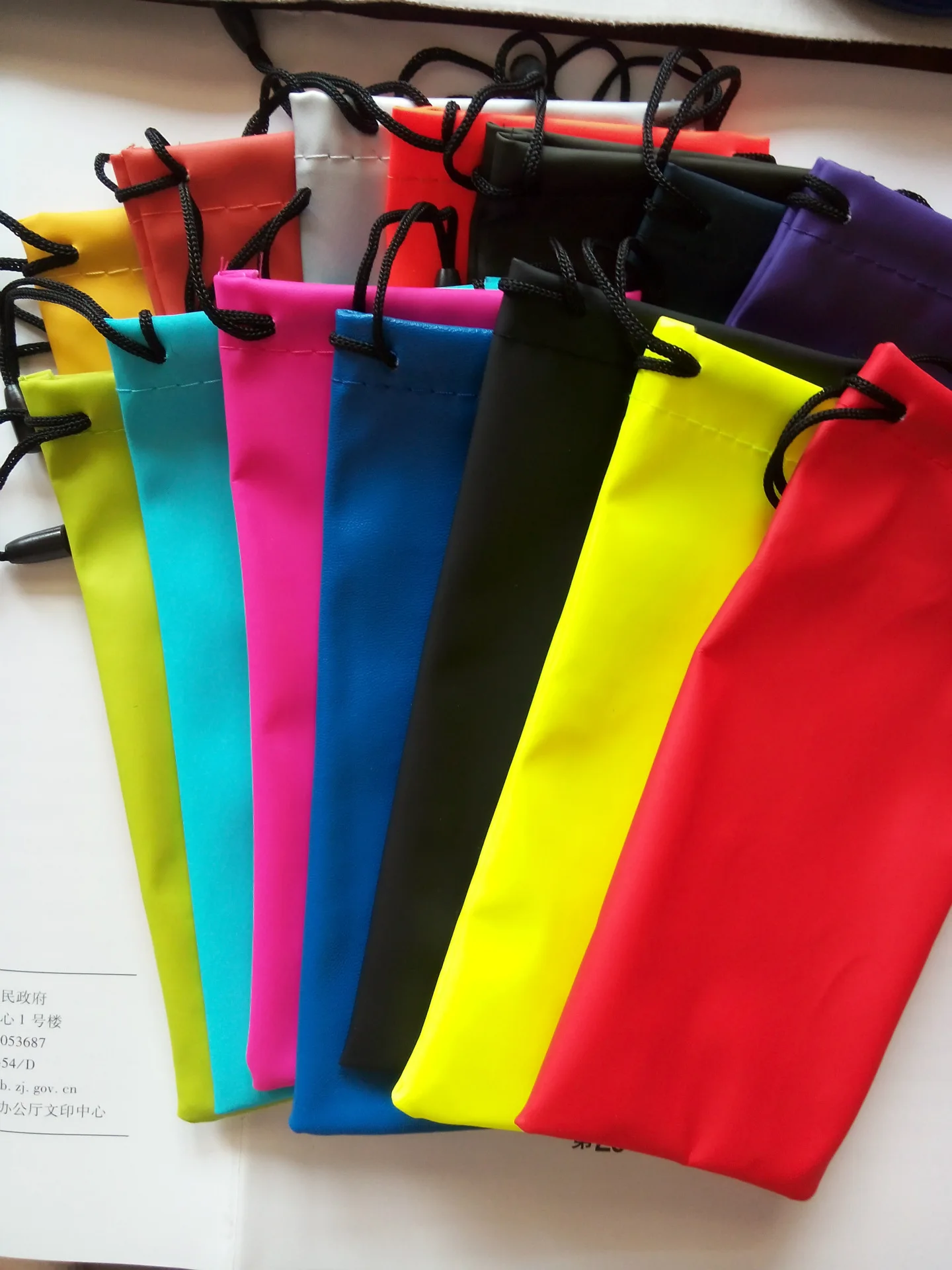 1PC Pouches Soft Cloth Dust Pouch Optical Glasses Carry Bag for Sunglasses MP3 Player / Phone /Reading Glass Drop Shipping