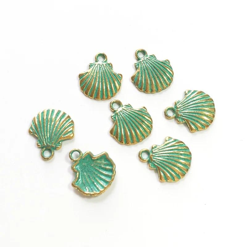 18MM 20pcs/bag Retro Patina Plated Zinc Alloy Green Scallop Shape Charms Pendants for DIY Jewelry Accessories PJ016