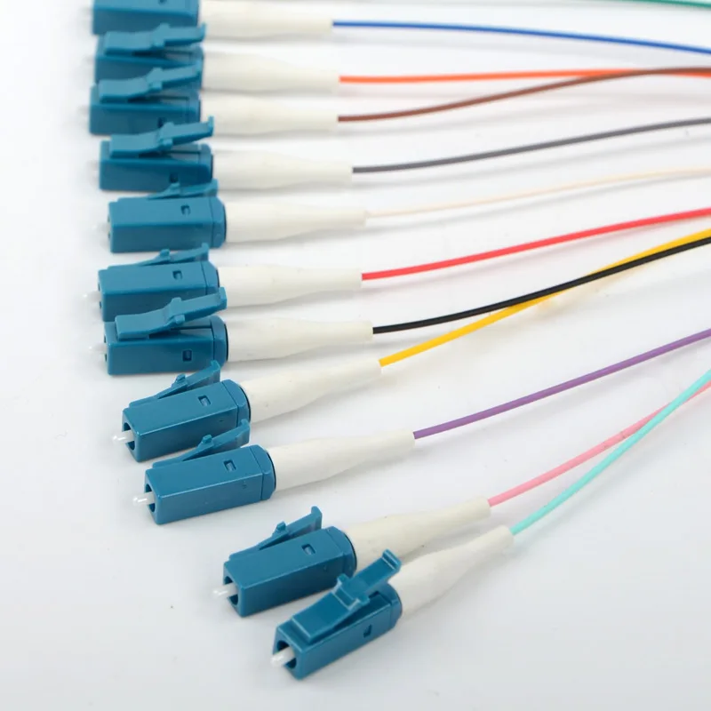 12 コア Lc upc 光ファイバーピグテールシングルモード光ファイバー SM 0.9 ミリメートル 9/125 1 メートル