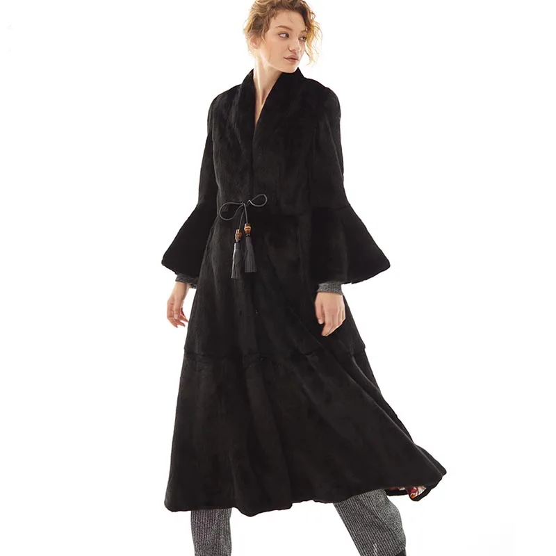 เสื้อโค้ทขนมิงค์สำหรับผู้หญิง แบรนด์ Ftangaiur รุ่น Winter คอวี ทรงเข้ารูป กระชับเอว  ขนแท้ ขนาดกลาง