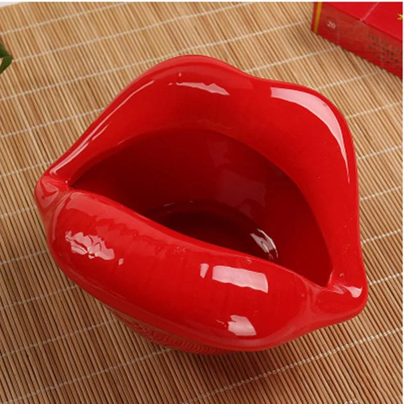 Sexy Red Lip Ceramic Ashtray Cute Lovely Ashtray Fashion Gift Portable Cigarette Accessories Cigarette Cylinder for Use In Car