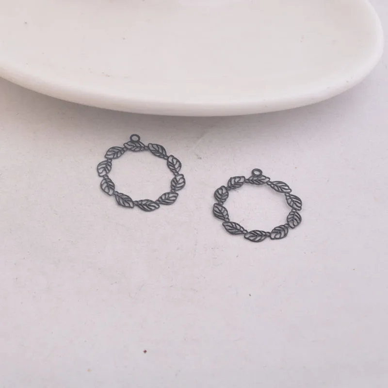 50 Stück AC6622 20*22mm Bemalte Runde Blatt-Anhänger aus Messing Kleine Blätter Anhänger DIY Ohrring-Zubehör – Detail 6