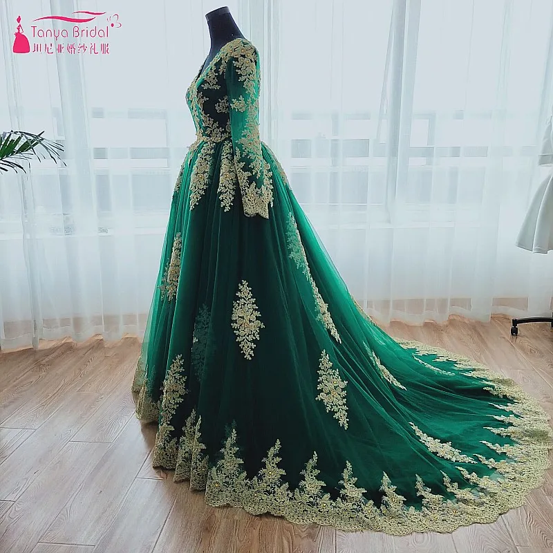 Wedding Dress with Teal Accent: The Perfect Choice for Modern Brides Seeking Subtle Elegance Wedding Dress with Teal Accent: The Perfect Choice for Modern Brides Seeking Subtle Elegance