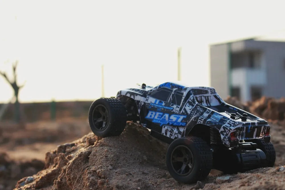 1:20 30 km/h telecomando auto RC elettrico Monster Truck RC Car Wheel Driver 2WD Drift Field Buggy