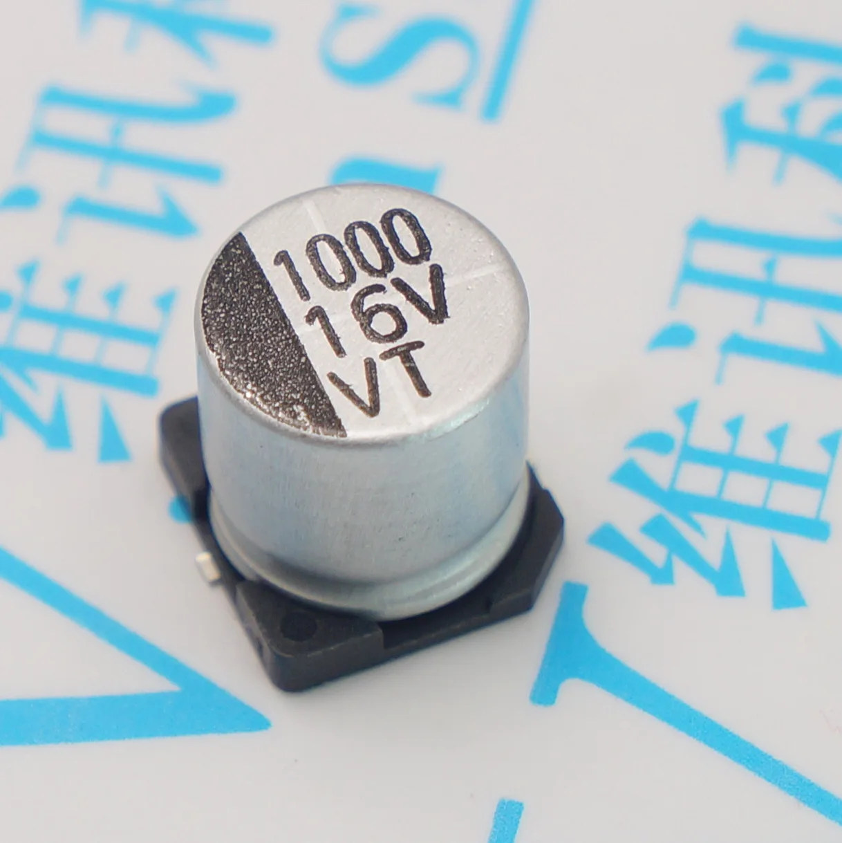 200PCS 10V 1000UF 1000UF 10V SMD Aluminum Electrolytic Capacitor 10 V / 1000UF Size 8*10.5MM Electrolytic Capacitor Free Shippin