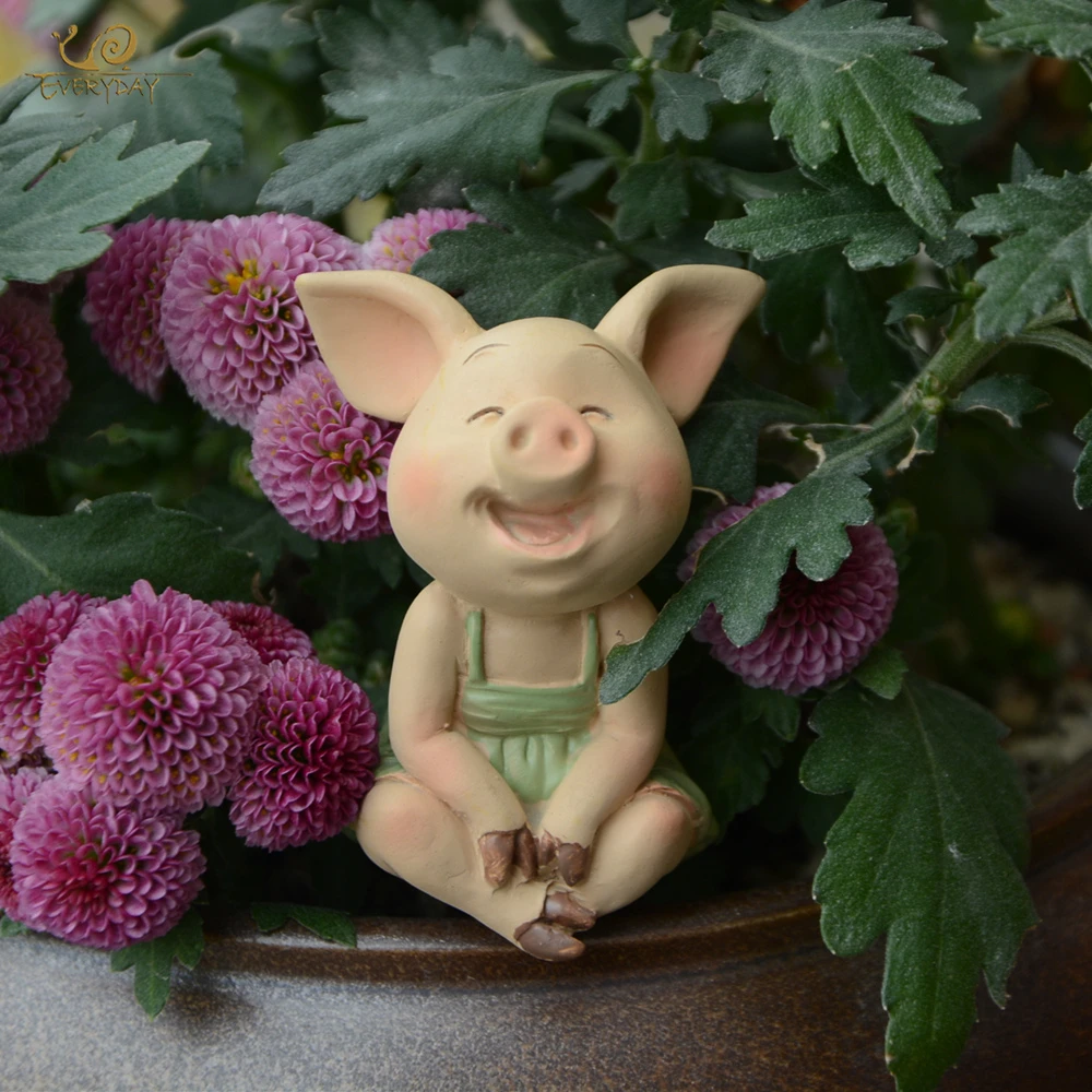 Resin Cute Piggy Statue Collection Cartoon Pig Ornament Miniatures Figure Fairy Garden Decoration Home Desk Car Accessories