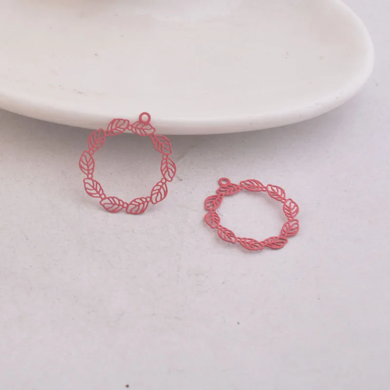 50 Stück AC6622 20*22mm Bemalte Runde Blatt-Anhänger aus Messing Kleine Blätter Anhänger DIY Ohrring-Zubehör – Detail 5