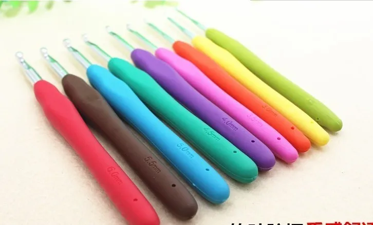 5pcs/lot 2-6 rubber handle crochet hook knitting needles 0.6-2mm plastic hanle crochet hook knitting needles looming tool 1381