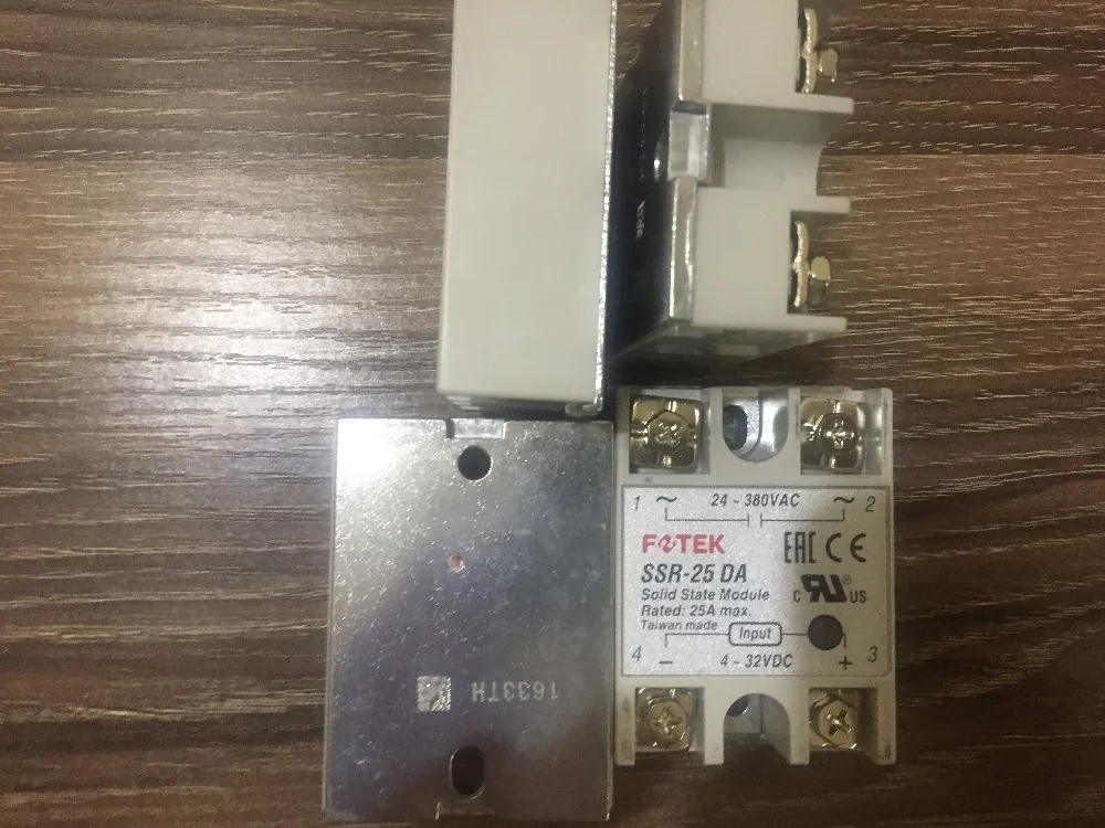 Original  Taiwan's  FOTEK solid state relay / thyristor modules SSR-25DA  24-380VAC  4-32VDC