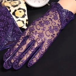 Femminile di estate Anti-Uv Del Merletto Del Cuoio Genuino Fiori Sottile Touch Guanti Dello Schermo Delle Donne Ruffle Fold Nero/Viola di Guida Brevi Luvas