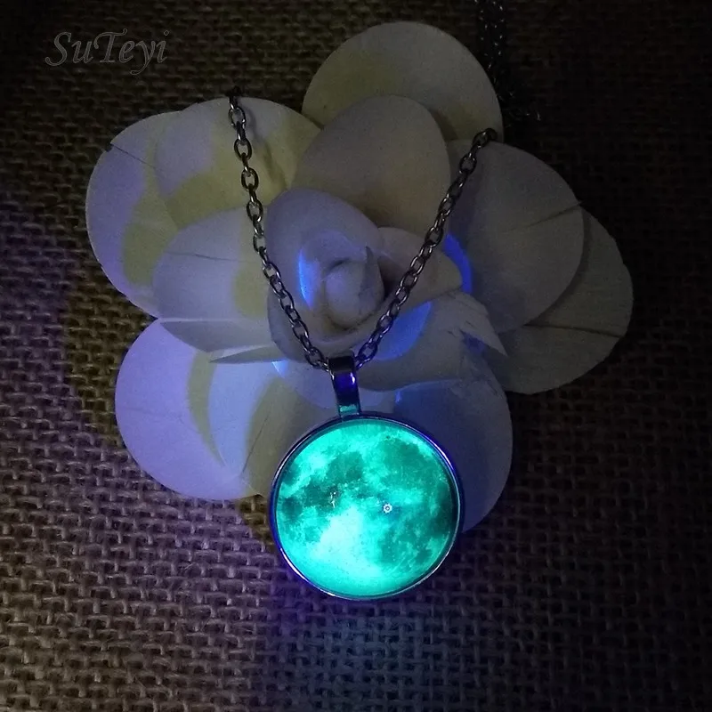 SUTEYI Fashion Luminous Star Series Planet Necklace Glass Cabochon Pendant Glow in the Darkness Necklaces Christmas Jewelry