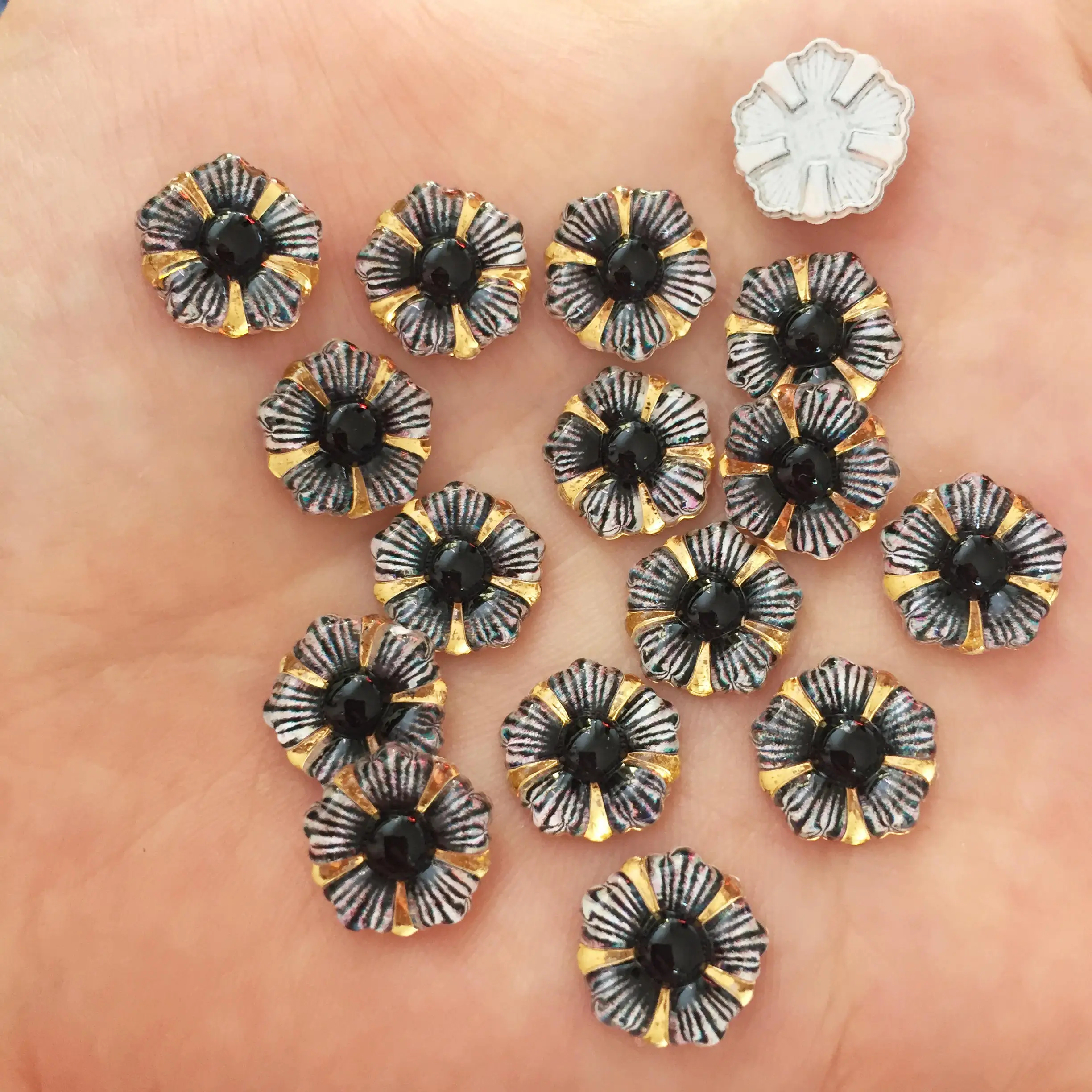 60 pz Resina Lucida 12mm Colorato Phnom Penh fiore flatback strass Ornamenti FAI DA TE Appliques di Nozze mestiere SW78
