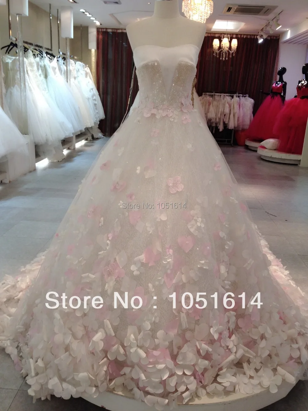 

Real Sample Vestido De Noiva Strapless Big Long Train Cathedral Tail Sleeveless Pink And White Appliques Luxury Wedding Dress