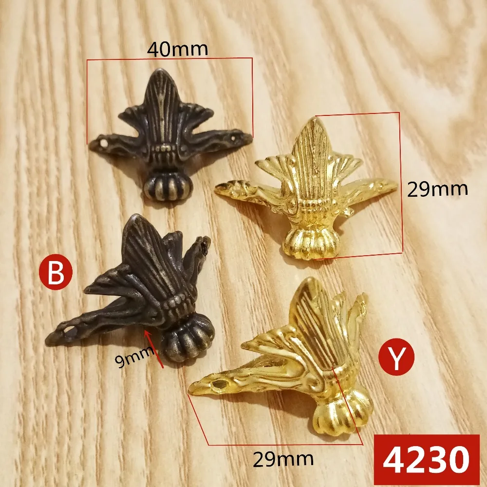 4pcs Antique bronze Yellow Wood Box Feet Leg Corner Protector Triangle Rattan Carved Decorative Bracket For Furniture Hardware