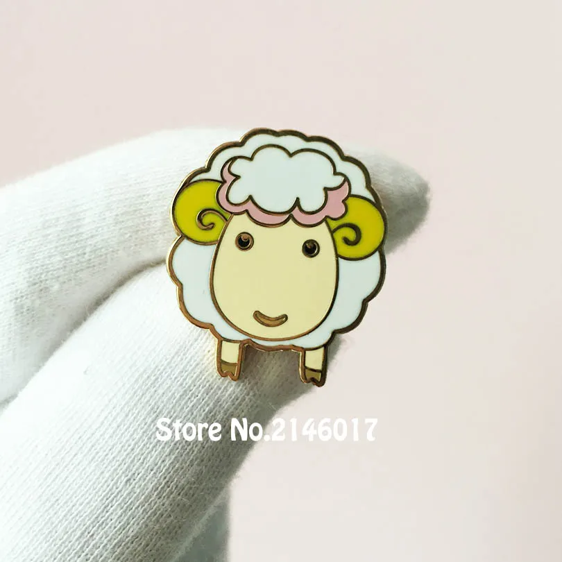 50pcs Lovely Animal Goat Ram Brooch Custom Made Cute Alpaca Lapel Pin Badge 25mm Hard Enamel Sheep Pins Metal Craft Gift