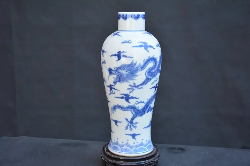 

Rare QingDynasty porcelain vase,white and blue,Drgon,Hand-painted crafts,Decoration,collection &Adornment