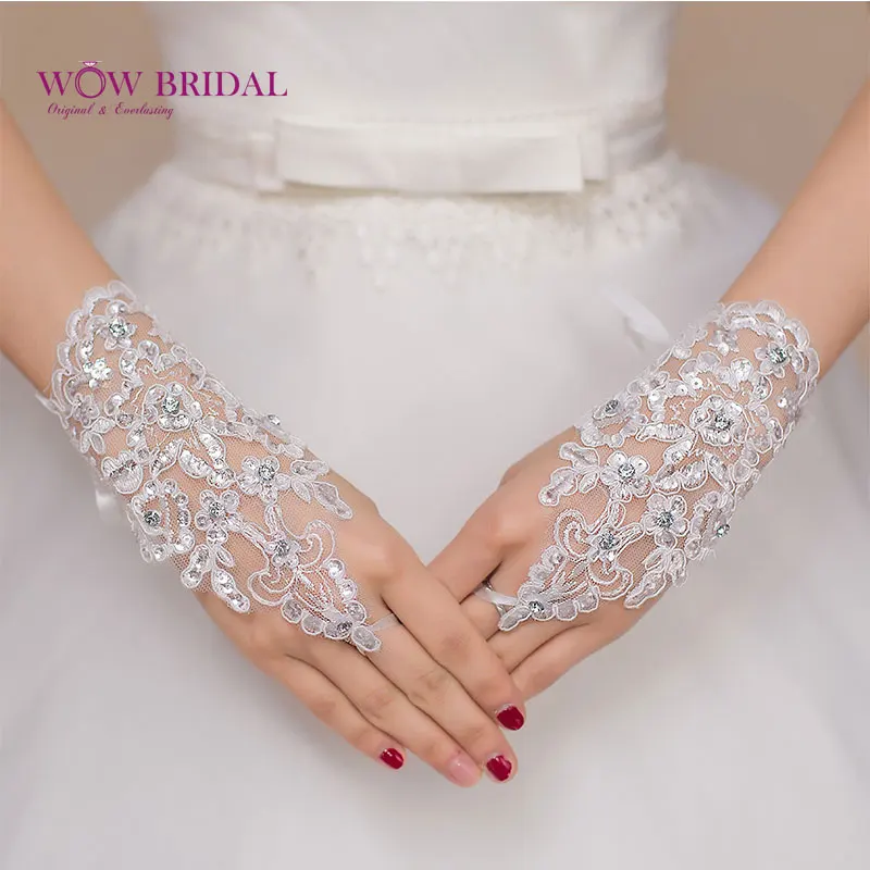 Wowbridal Ivory Red Short Wedding Gloves Wrist Length Fingerless Lace Appliques Sequins Bridal Gloves Cheap Wedding Accessories