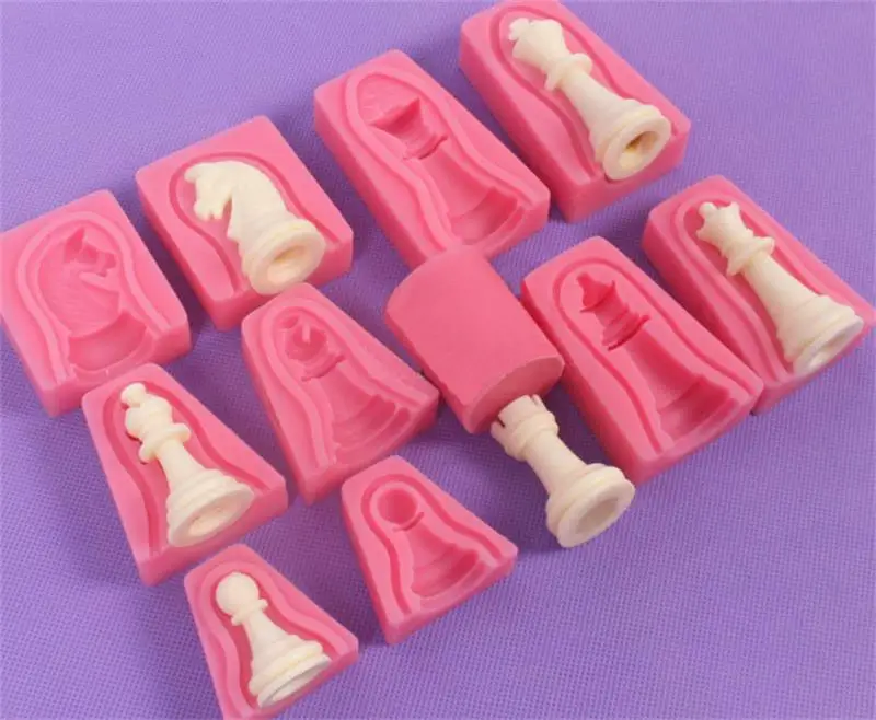 12pcs International Chess King Queen Knight Rook Pawn Bishop Double-Sided Fondant Cake Chocolate Molds for Kitchen Baking FM989