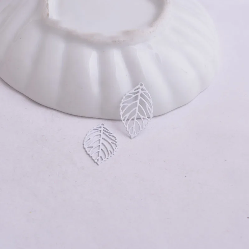 100 Stück/Lot AC2228 20mm*5mm Blatt-Anhänger Filigrane Blätter Anhänger DIY Ohrring-Zubehör – Detail 8