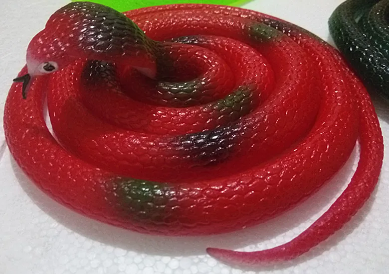 

120cm Halloween Trick Simulation Red Snake Lifelike Rubber Realistic Snake Scary Toy Animals Snakes Model Fake Snake