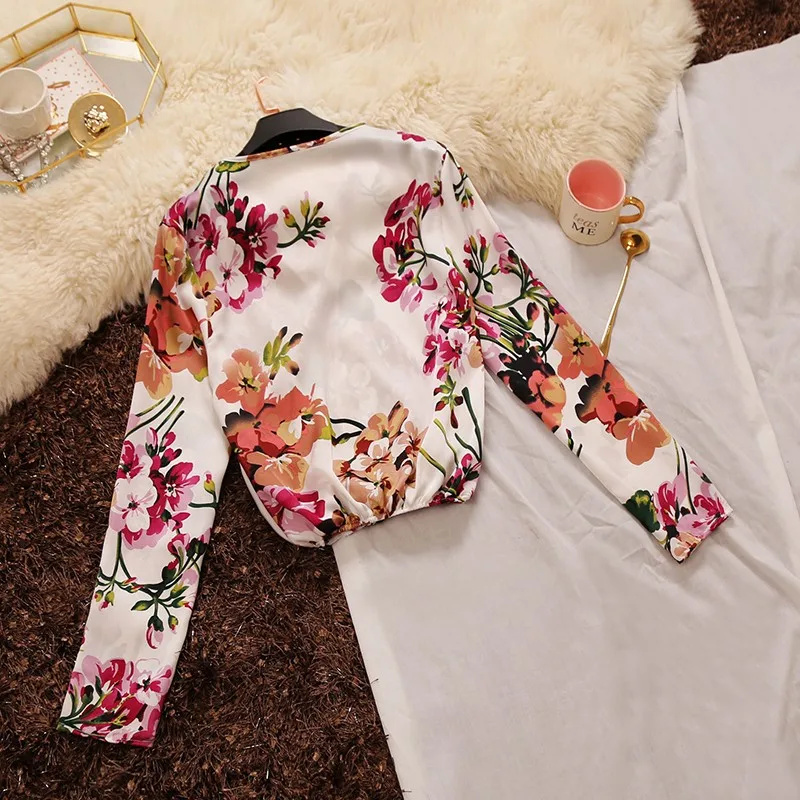 2018 spring new female deep V-neck floral printed shirt women\'s long sleeve short vintage shirts women blouses