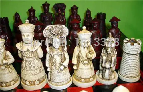 Collectibles Vintage 32 chess set with wooden Coffee table